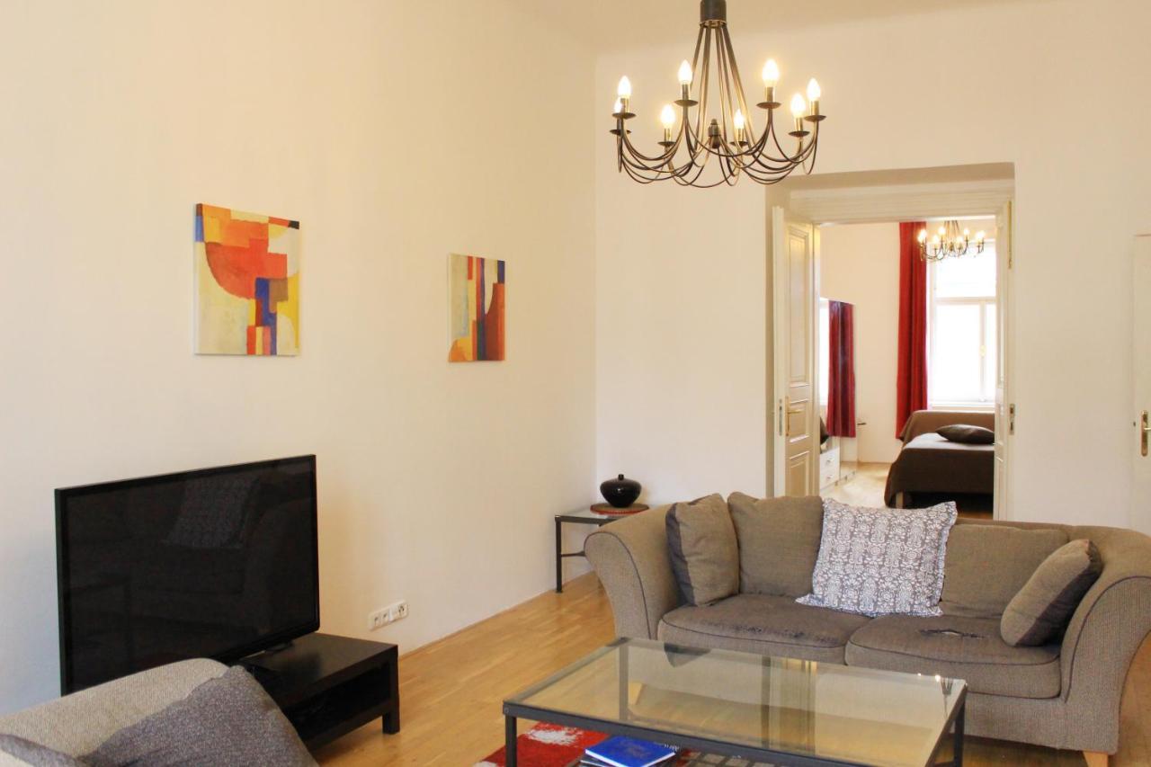 Beautiful In The City Center Apartment *
