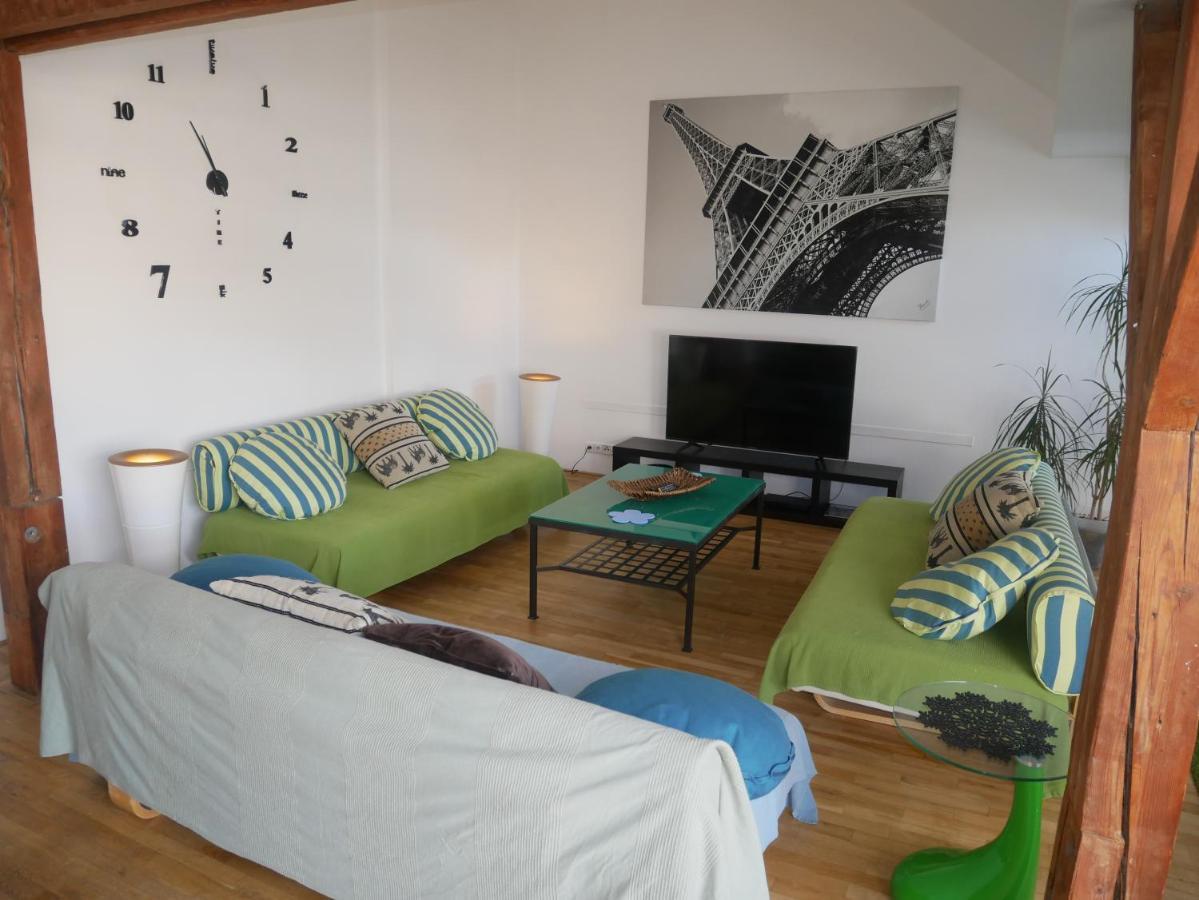 Beautiful In The City Center Apartment *