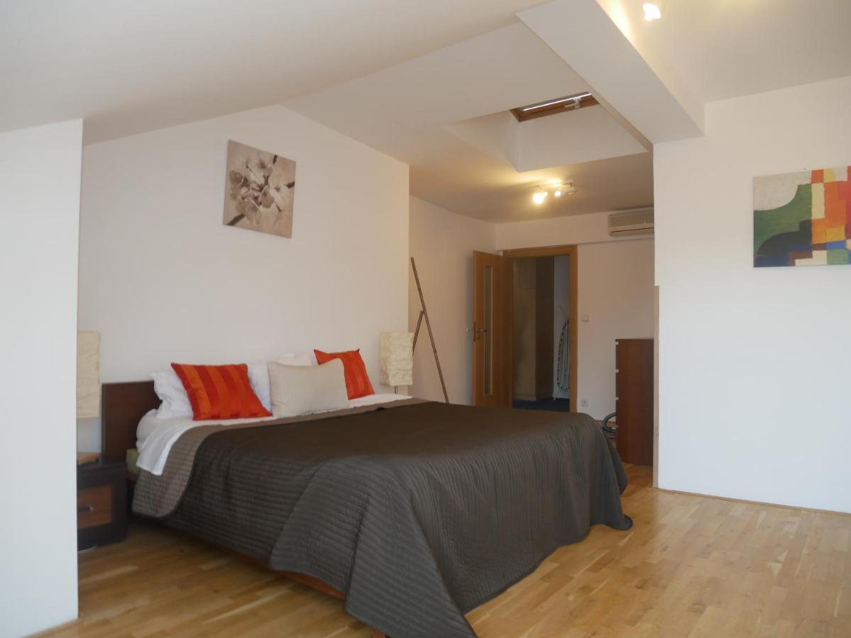 Beautiful In The City Center Apartment